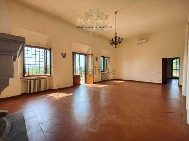 Case e ville in affitto di 290 m²