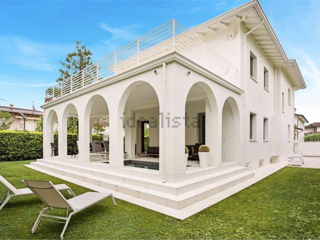 Case e ville in affitto di 290 m² in Via Giuseppe Mazzini