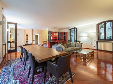 Case e ville in affitto di 295 m² in Via Edmondo de Amicis, 4