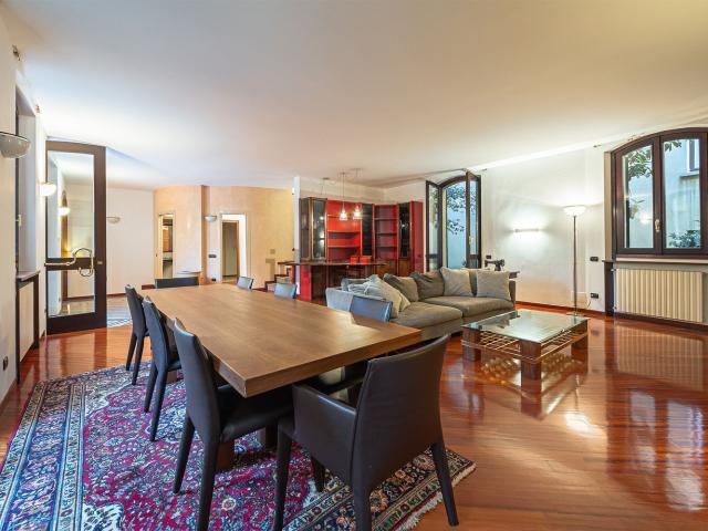 Case e ville in affitto di 295 m² in Via Edmondo de Amicis, 4