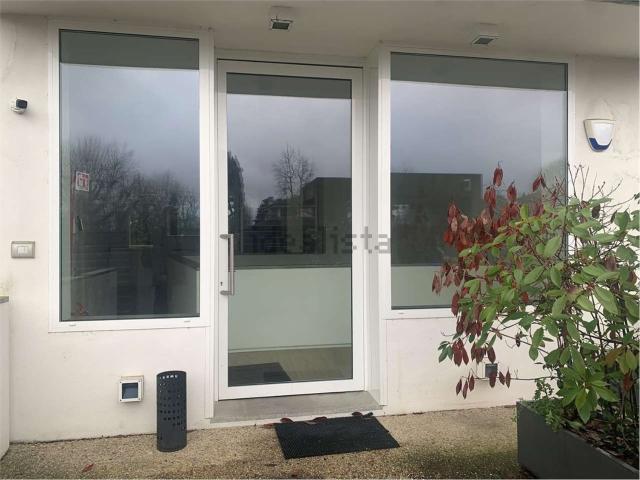 Case e ville in affitto di 299 m² in Via V.M.Hugo