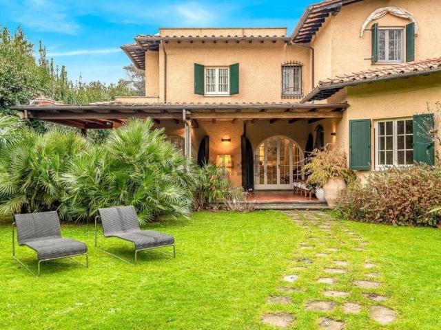 Case e ville in affitto di 300 m²