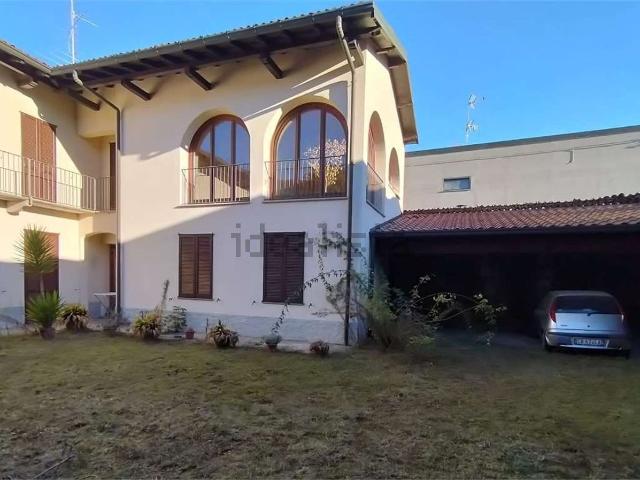 Case e ville in affitto di 300 m² in Via San Carlo