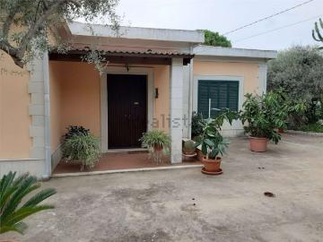 Case e ville in affitto di 300 m² in Via Siracusa