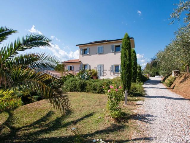 Case e ville in affitto di 300 m² in Via Cerretta Alta, 9