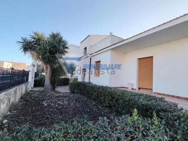 Case e ville in affitto di 300 m² in Via Grottasanta