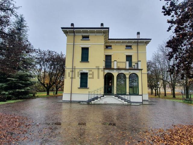 Case e ville in affitto di 300 m² in Via Emilio Lepido