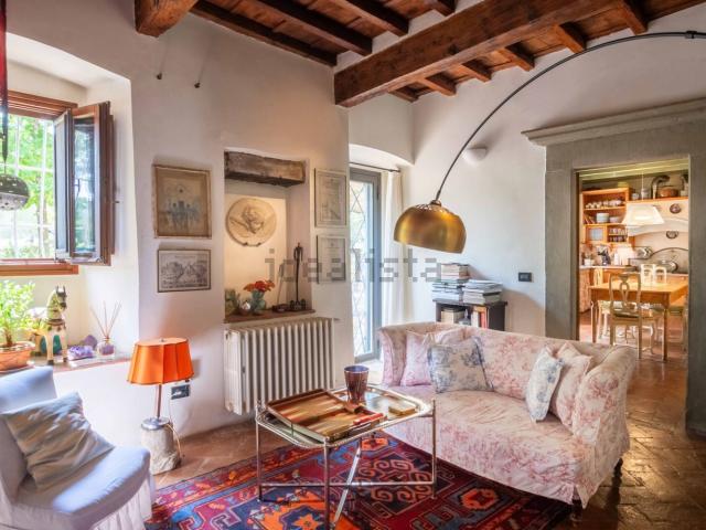 Case e ville in affitto di 300 m² in Via Ontignano