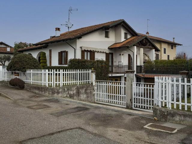 Case e ville in affitto di 300 m² in Via Monte Tovo, 5