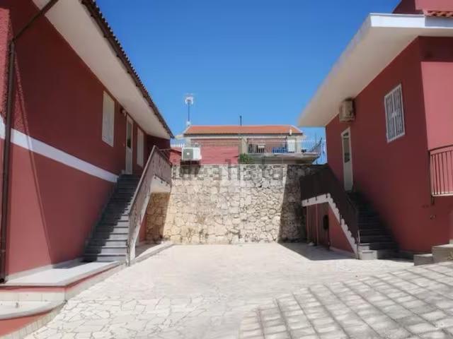 Case e ville in affitto di 300 m² in Via Mario Francese