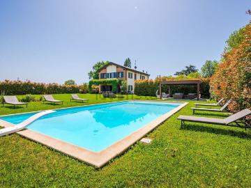 Case e ville in affitto di 300 m² in Via Muraglia