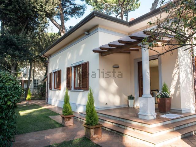 Case e ville in affitto di 300 m² in Via Rodi