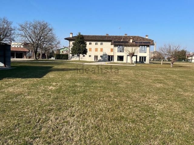 Case e ville in affitto di 300 m² in Strada Regionale 351