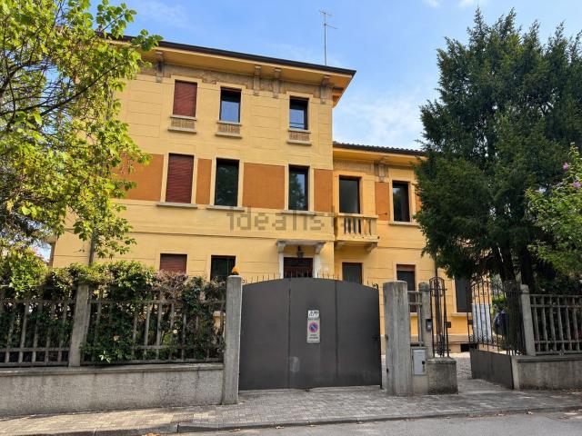 Case e ville in affitto di 310 m² in Via Nazario Sauro, 3