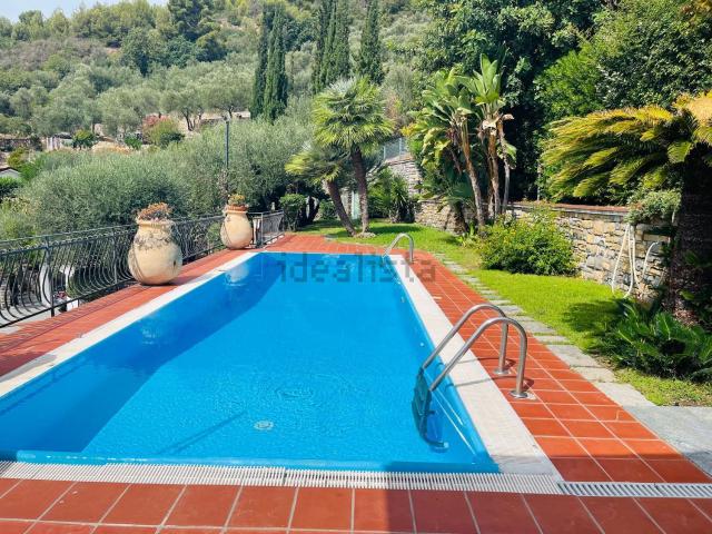 Case e ville in affitto di 310 m² in Strada delle Rocce