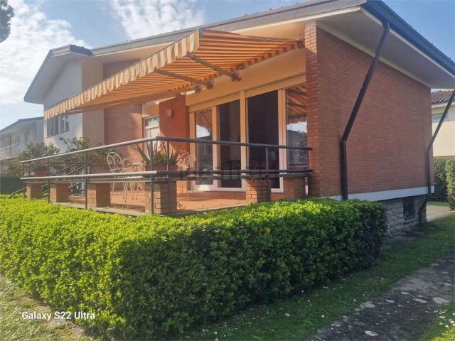 Case e ville in affitto di 312 m² in Via Leonardo Da Vinci