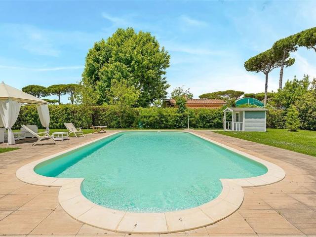 Case e ville in affitto di 320 m²
