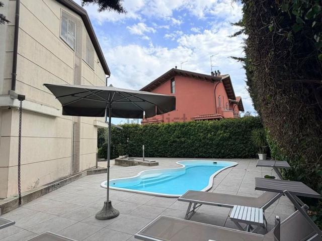 Case e ville in affitto di 320 m² in Via Scacciano, 60
