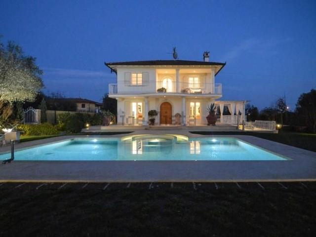 Case e ville in affitto di 320 m² in Via Vaiana, 69