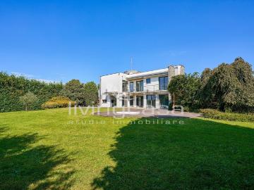 Case e ville in affitto di 330 m² in Via Roletto, 25