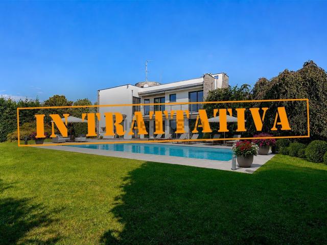 Case e ville in affitto di 330 m² in Via Roletto, 25