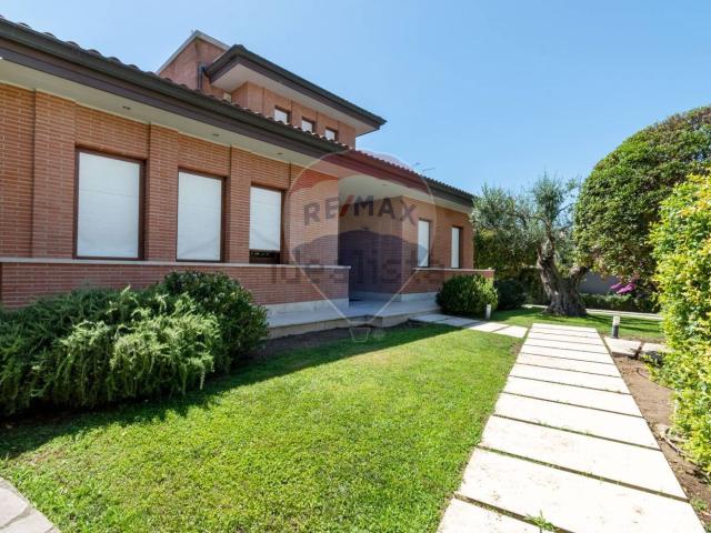 Case e ville in affitto di 350 m²