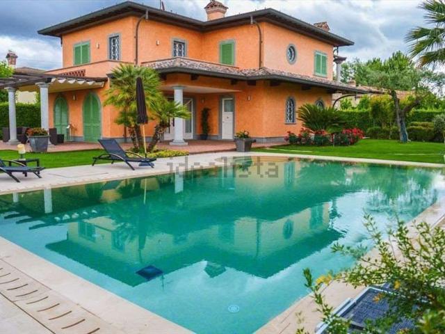Case e ville in affitto di 350 m²