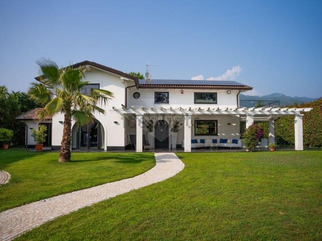 Case e ville in affitto di 350 m² in Via Fiumetto