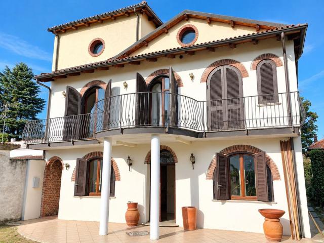 Case e ville in affitto di 350 m² in Vicolo Fornace, 11