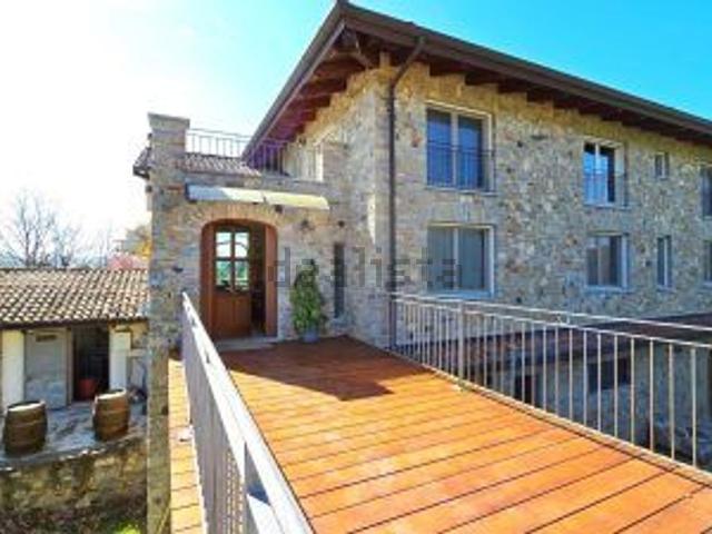 Case e ville in affitto di 350 m² in Strada Comunale della Maggiora, 89