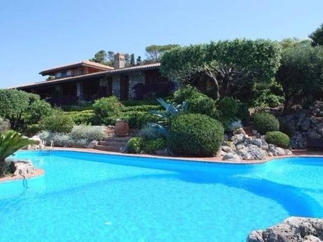 Case e ville in affitto di 360 m²