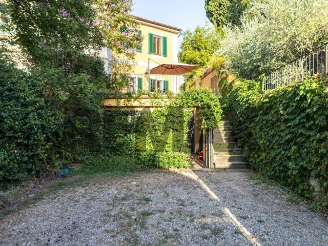 Case e ville in affitto di 360 m²