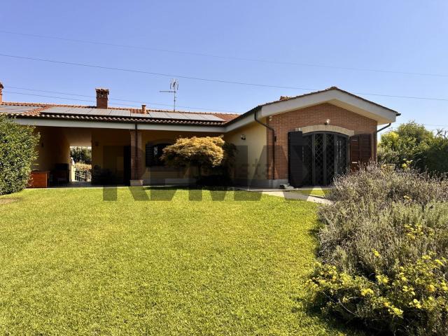 Case e ville in affitto di 360 m² in Via Greta Garbo, 13