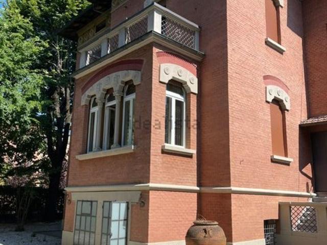 Case e ville in affitto di 360 m² in Via Lodovico Savioli, 24