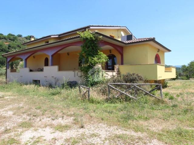 Case e ville in affitto di 375 m² in Via Contra, 1