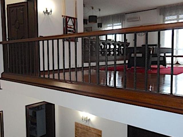 Case e ville in affitto di 380 m² in Via Genova