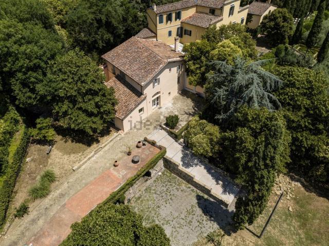 Case e ville in affitto di 380 m² in Via Gherardo Silvani