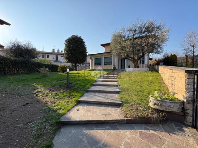 Case e ville in affitto di 394 m² in Via P. Gobetti, 7