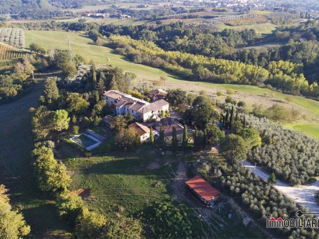 Case e ville in vendita di 400000 m²