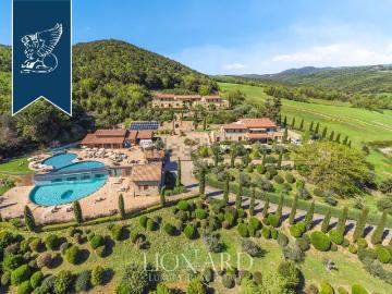 Case e ville in vendita di 4000 m²