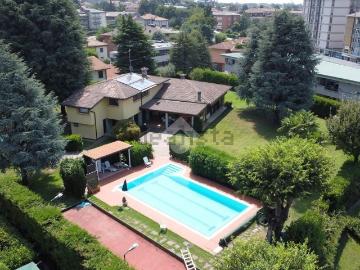 Case e ville in vendita di 4000 m² in Via C. Goldoni, 7