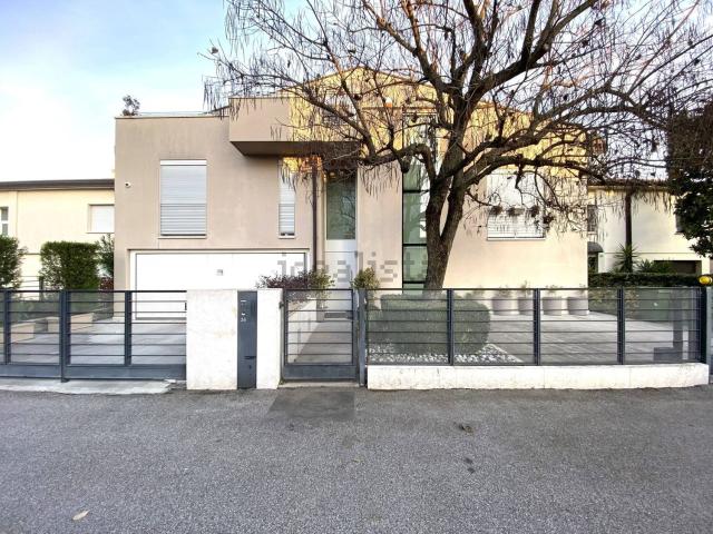 Case e ville in vendita di 400 m²