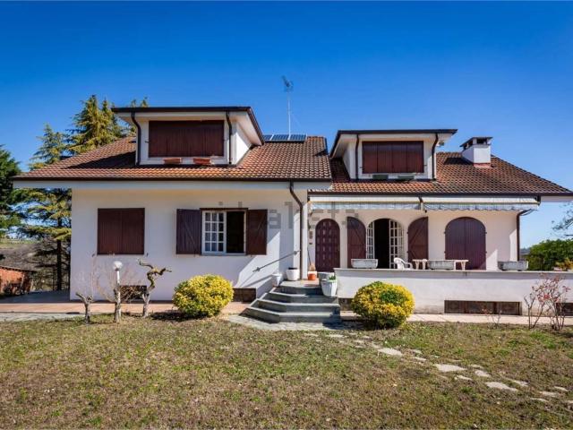 Case e ville in vendita di 400 m² in Strada Verbia, 5