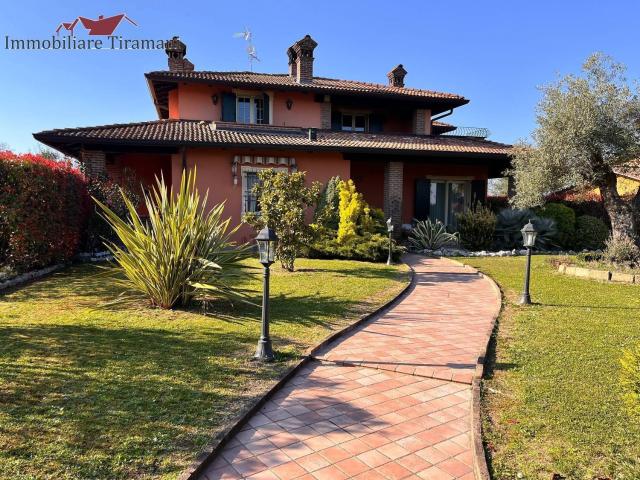 Case e ville in vendita di 400 m²