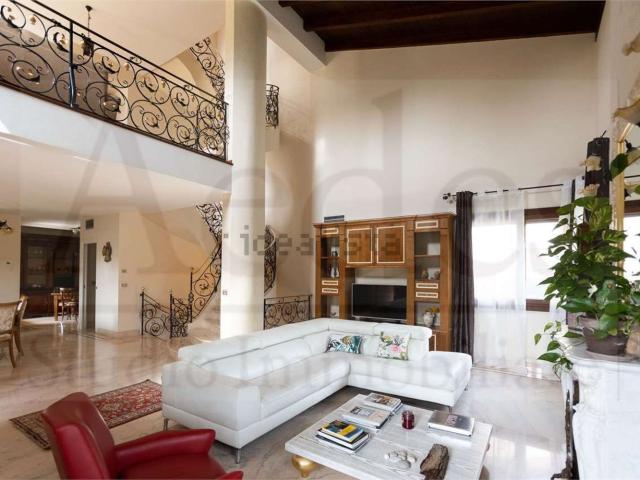 Case e ville in vendita di 400 m²