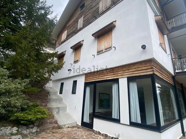 Case e ville in vendita di 400 m² in Via Conca D&apos  Oro