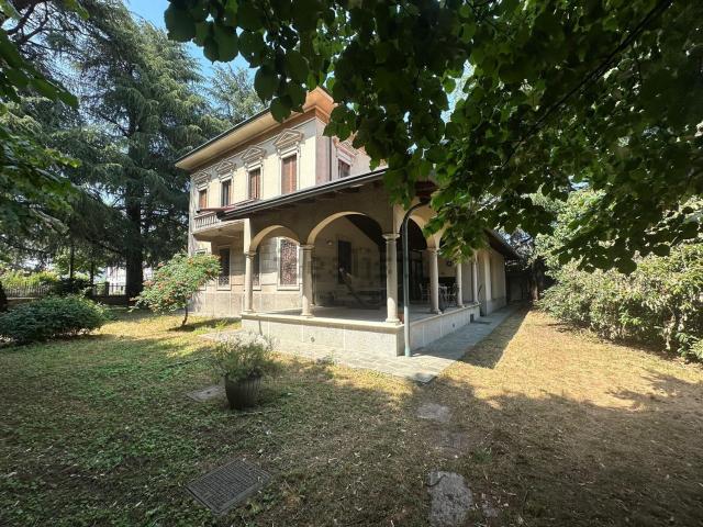 Case e ville in vendita di 400 m² in Via Contardo Ferrini