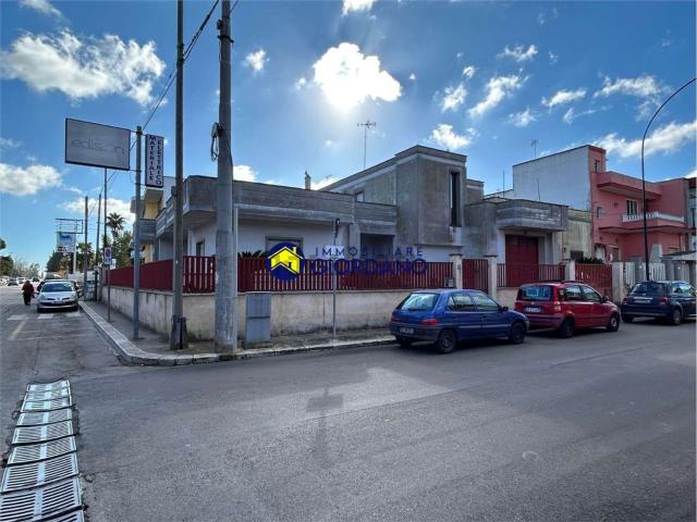 Case e ville in vendita di 400 m² in Via Copernico, 5