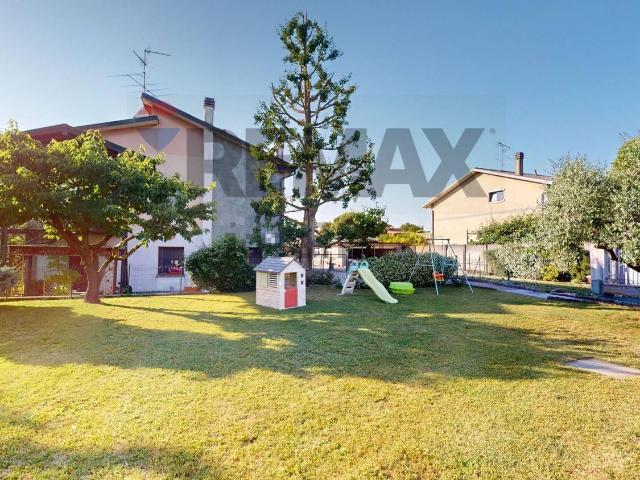 Case e ville in vendita di 400 m² in Via Cardinal Ferrari, 35