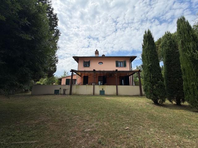 Case e ville in vendita di 400 m² in Via Castelfiorentino